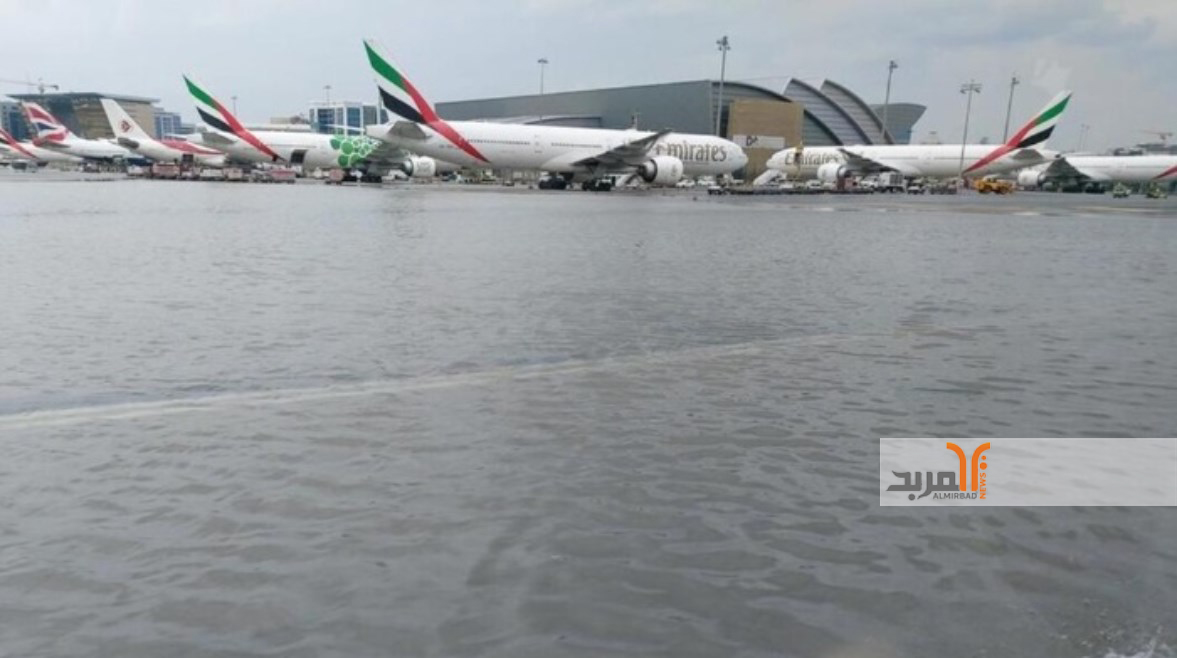 أمطار غير مسبوقة تغرق الشوارع وتوقف الرحلات الجوية في مطار دبي