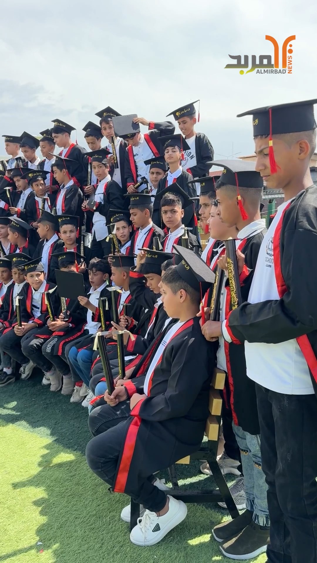 البسمة .. مدرسة حكومية في السماوة تشجع تلاميذها بحفل تخرج 