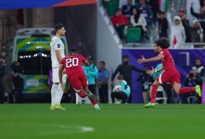 قطر تتفوق على إيران بثلاثة أهداف مقابل 2 وتتأهل لنهائي بطولة آسيا
