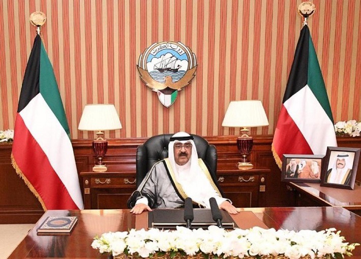 الكويت تعلن حالة الطوارئ وأميرها يحل مجلس الأمة ويوقف مواد بالدستور 